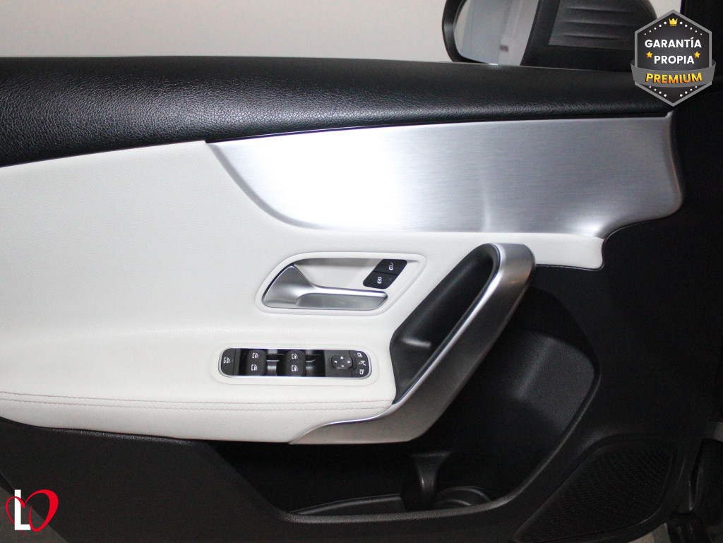 MERCEDES CLASE A 200 D AMG Line + PAQUETE ADVANTAGE 150 de segunda mano