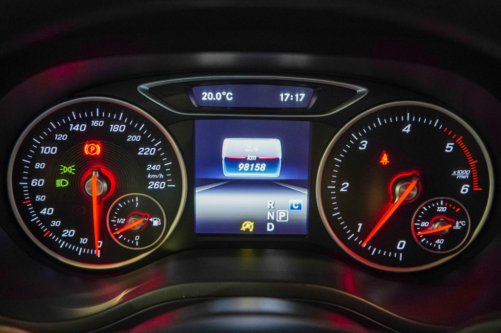 MERCEDES CLASE B 200 D AUTOM. STYLE 136 de segunda mano