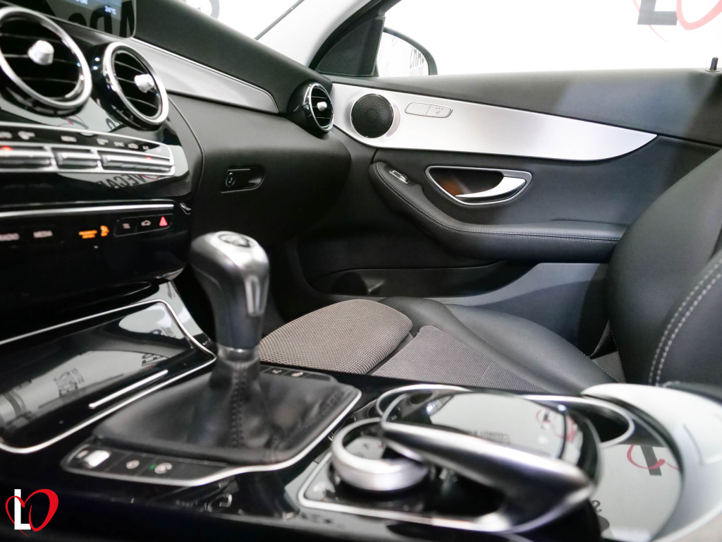 MERCEDES CLASE C FAMILIAR 200 D AVANTGARDE TECHO 160 de segunda mano