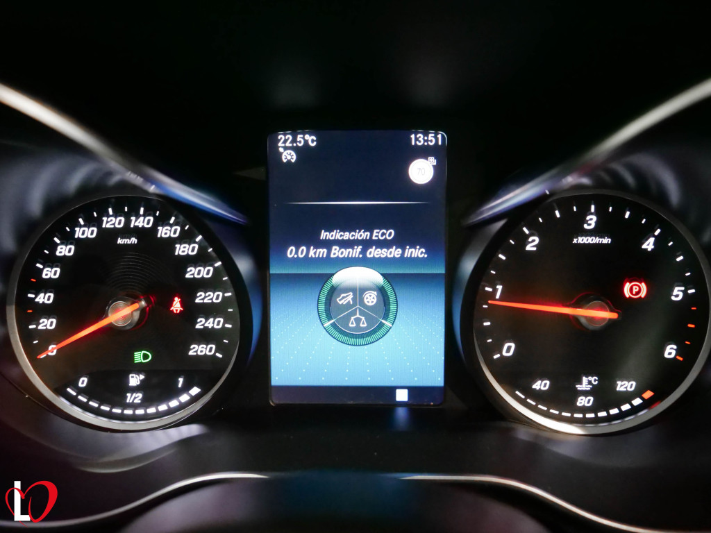 MERCEDES CLASE C FAMILIAR 200 D AVANTGARDE TECHO 160 de segunda mano