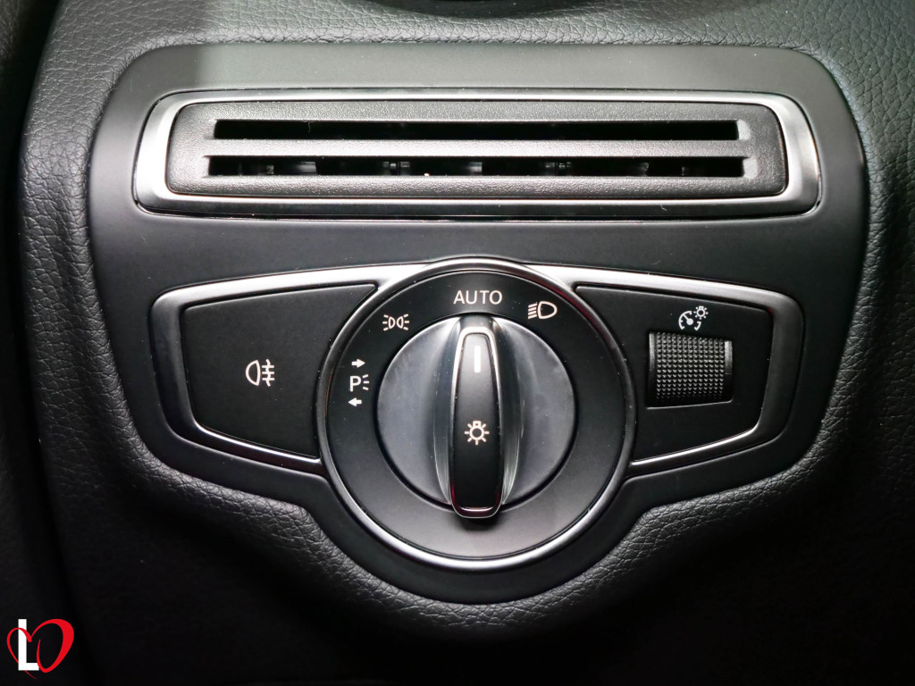 MERCEDES CLASE C FAMILIAR 200 D AVANTGARDE TECHO 160 de segunda mano
