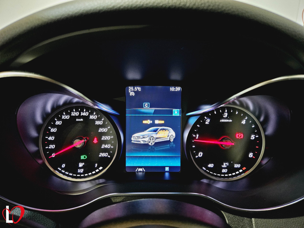 MERCEDES CLASE C FAMILIAR 200 DCI AMG LINE 160 de segunda mano