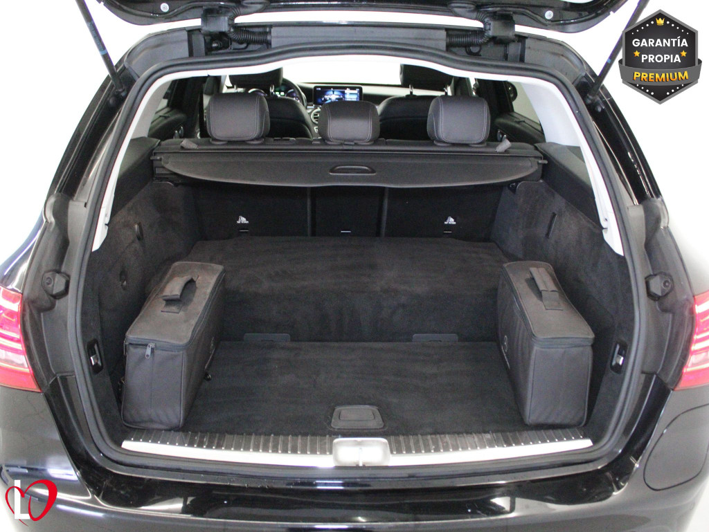 MERCEDES CLASE C FAMILIAR 300 de AMG T 9G-TRONIC 306 de segunda mano