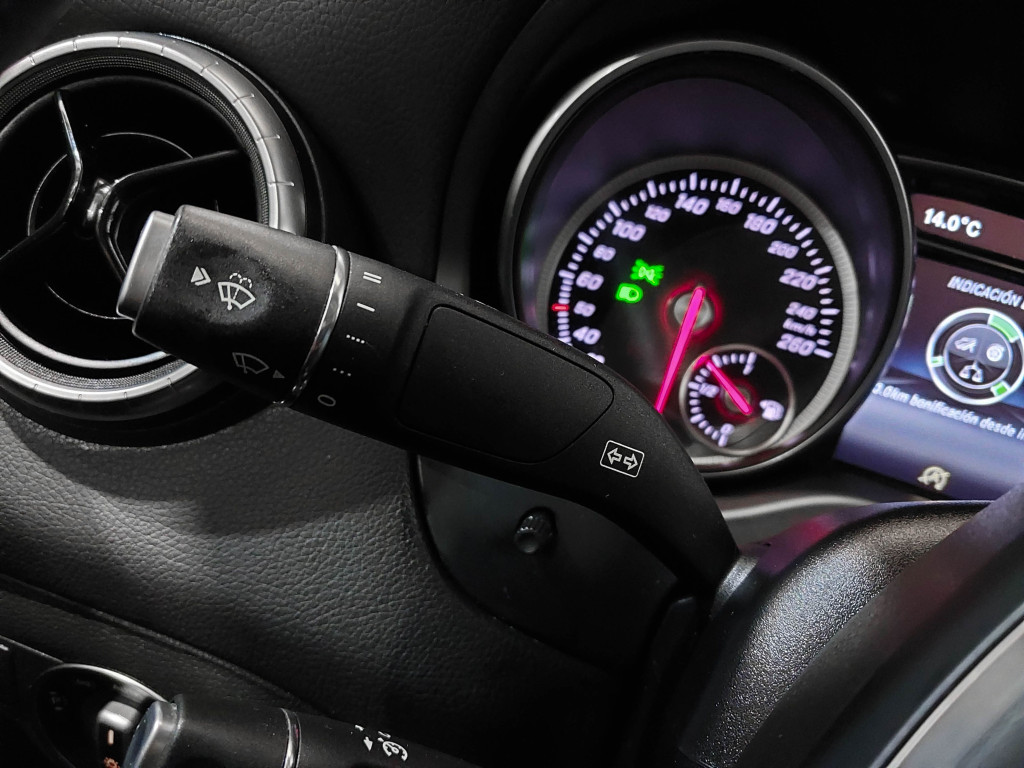 MERCEDES CLASE CLA CLA 200 CDI 136 de segunda mano