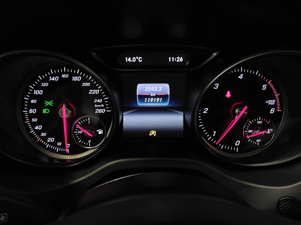 MERCEDES CLASE CLA CLA 200 CDI 136 de segunda mano