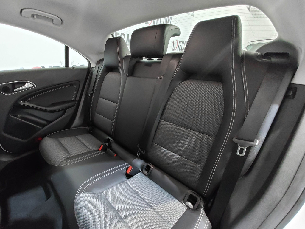 MERCEDES CLASE CLA CLA 200 CDI 136 de segunda mano