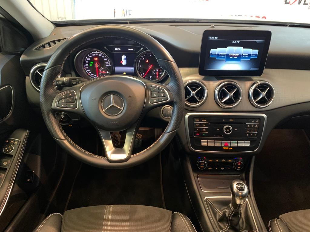 MERCEDES CLASE GLA 200 D  ADVANTAGE  136CV de segunda mano