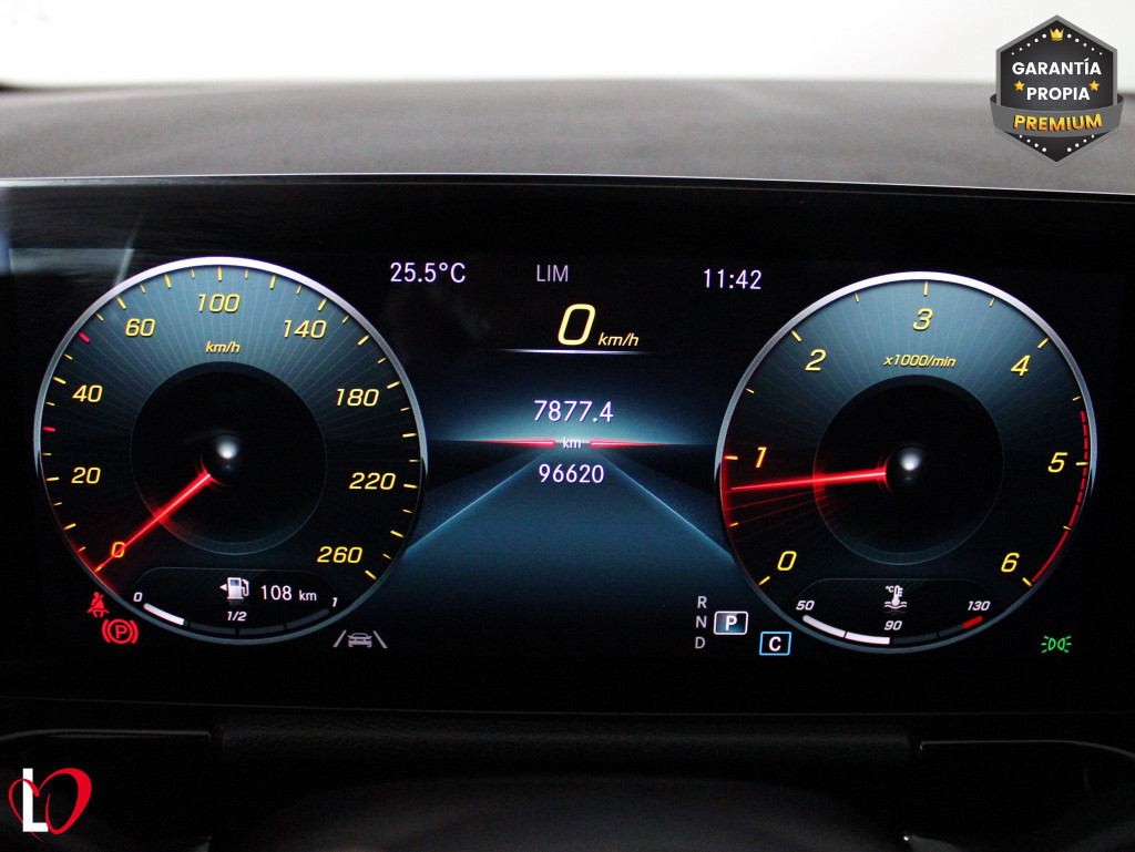 MERCEDES GLA 200 D AMG LINE + PAQ PREMIUM 150 de segunda mano