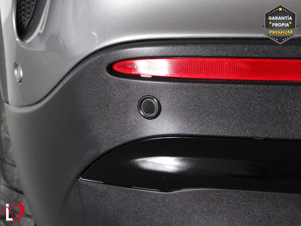 MERCEDES GLA 200 D AMG LINE + PAQ PREMIUM 150 de segunda mano