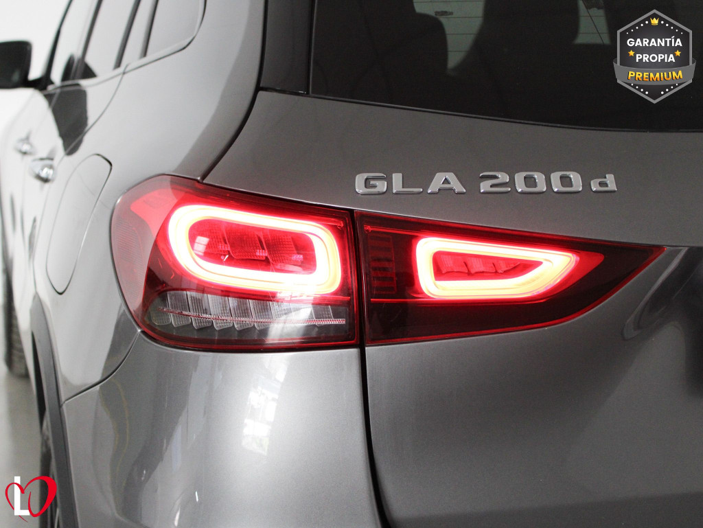 MERCEDES GLA 200 D AMG LINE + PAQ PREMIUM 150 de segunda mano