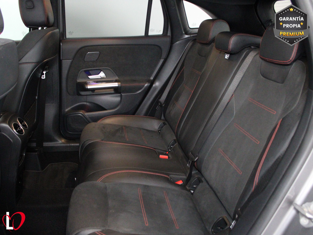 MERCEDES GLA 200 D AMG LINE + PAQ PREMIUM 150 de segunda mano