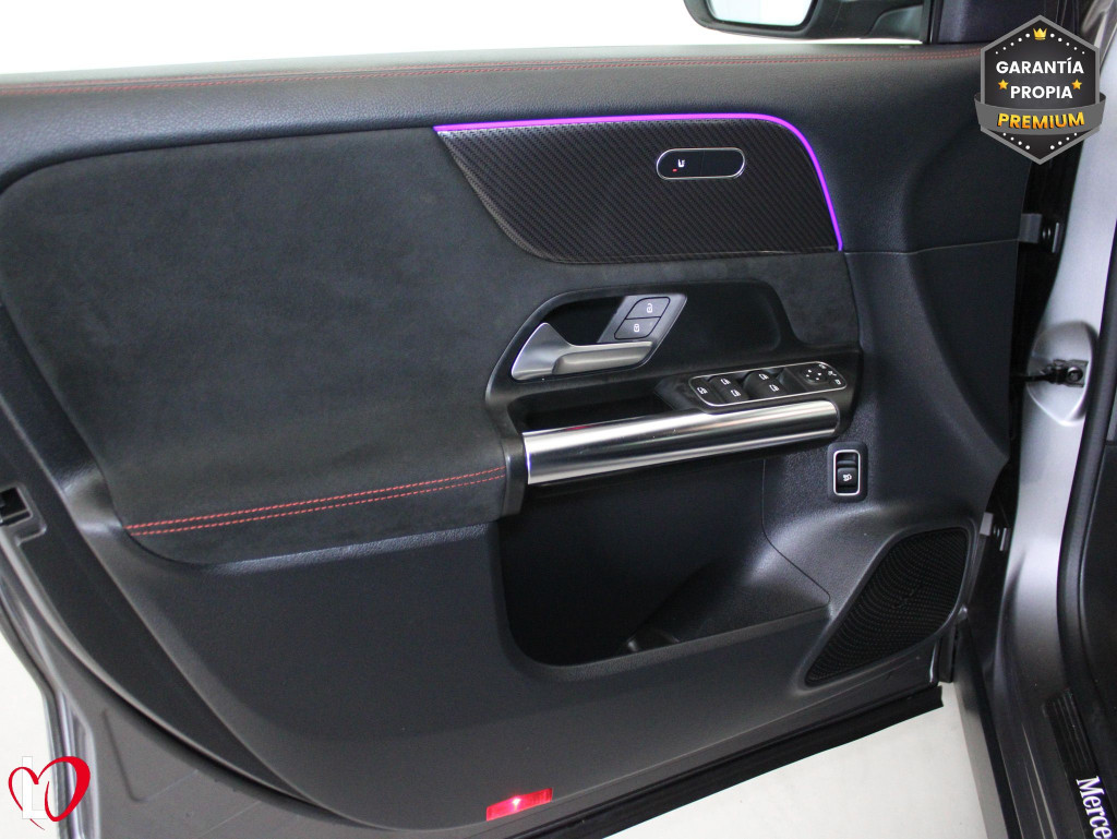 MERCEDES GLA 200 D AMG LINE + PAQ PREMIUN 150 de segunda mano