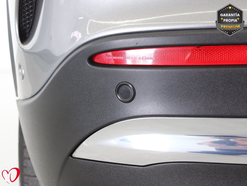 MERCEDES GLA 200 D AMG LINE + PAQ PREMIUN 150 de segunda mano