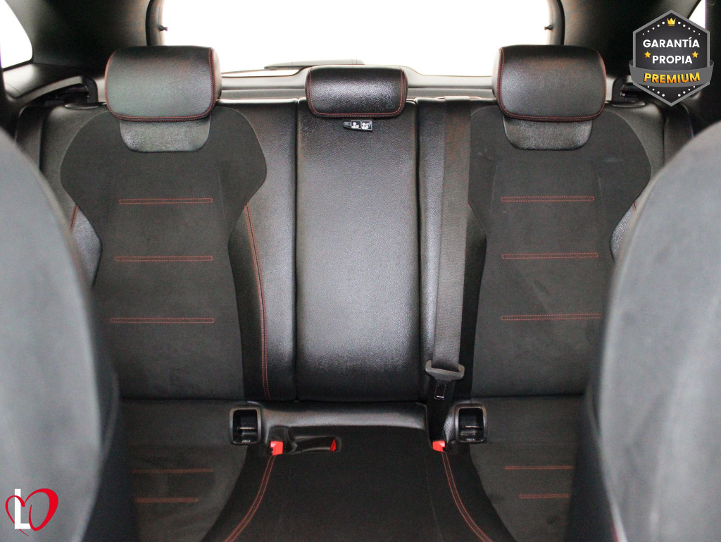 MERCEDES GLA 200 D AMG LINE + PAQ PREMIUN 150 de segunda mano