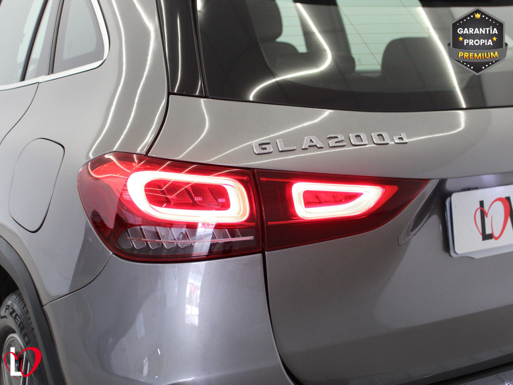 MERCEDES GLA 200 D AMG LINE + PAQ PREMIUN 150 de segunda mano