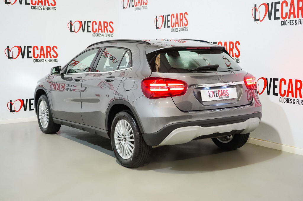 MERCEDES GLA 200 D AUTO BUSINESS 136 de segunda mano