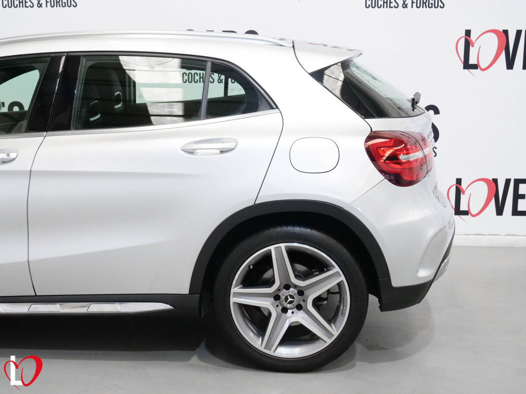 MERCEDES GLA 200 D AUTOMÁTICO AMG 136 de segunda mano