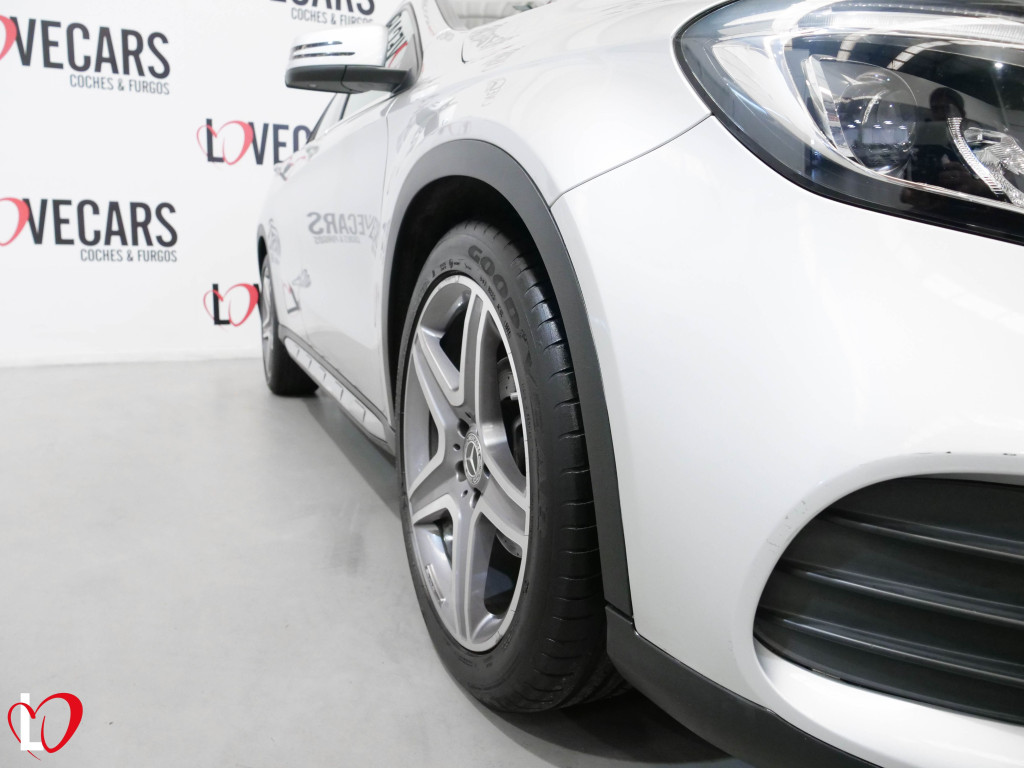 MERCEDES GLA 200 D AUTOMÁTICO AMG 136 de segunda mano