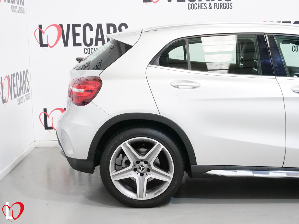 MERCEDES GLA 200 D AUTOMÁTICO AMG 136 de segunda mano
