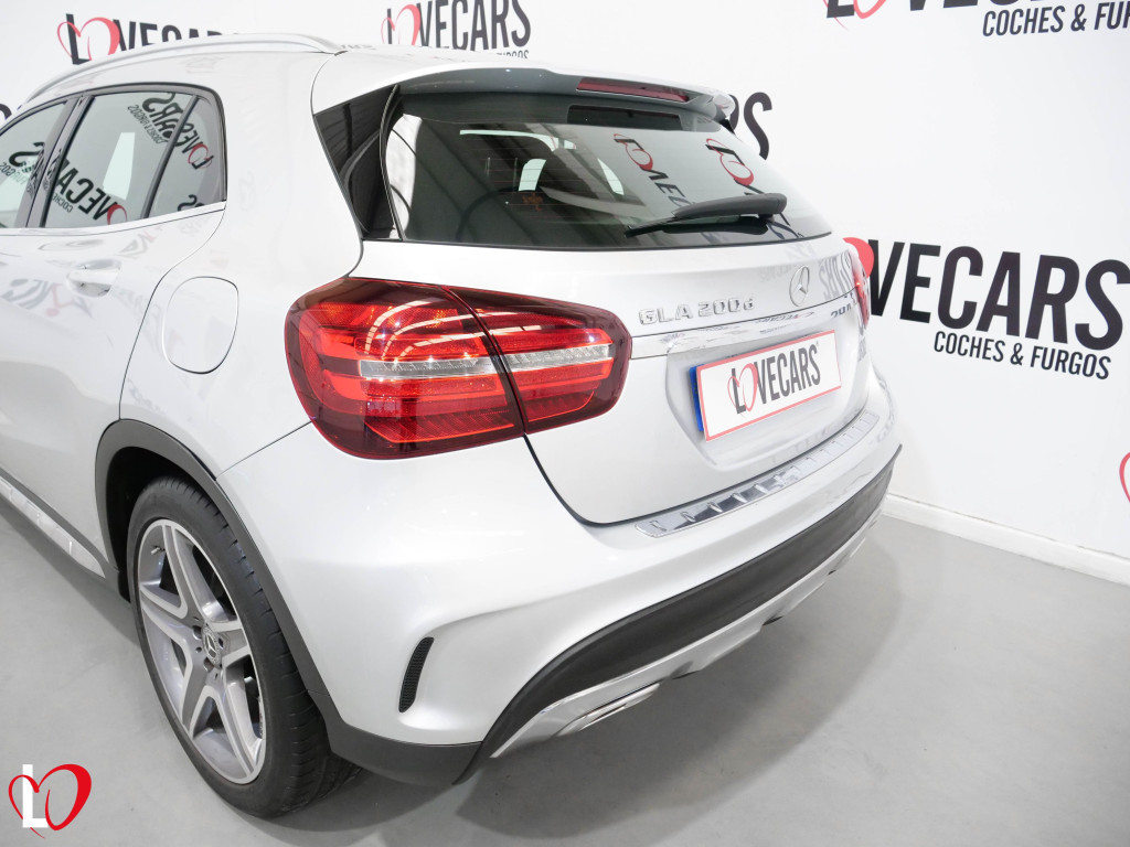 MERCEDES GLA 200 D AUTOMÁTICO AMG 136 de segunda mano
