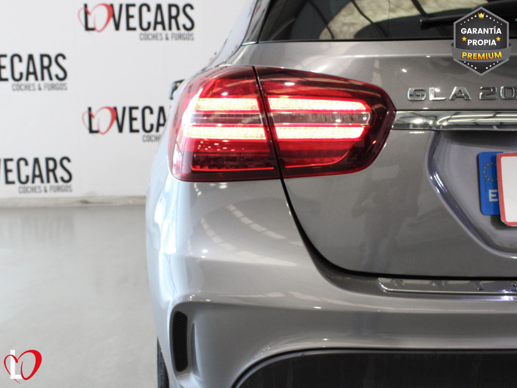 MERCEDES GLA 200 D AUTOMÁTICO AMG 136 de segunda mano