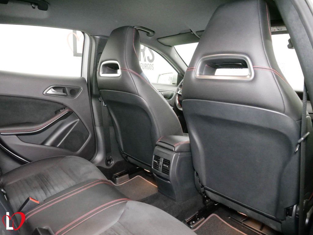 MERCEDES GLA 200 D AUTOMÁTICO AMG 136 de segunda mano