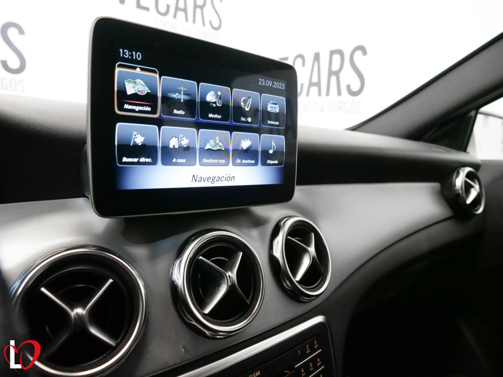 MERCEDES GLA 200 D AUTOMÁTICO AMG 136 de segunda mano