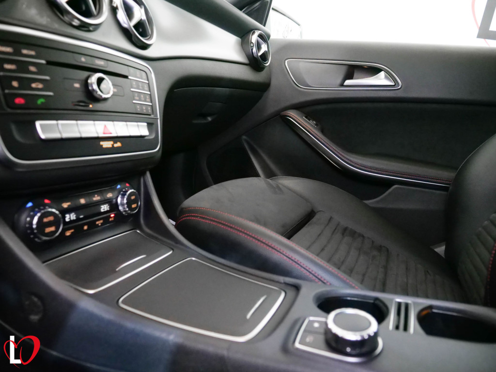 MERCEDES GLA 200 D AUTOMÁTICO AMG 136 de segunda mano