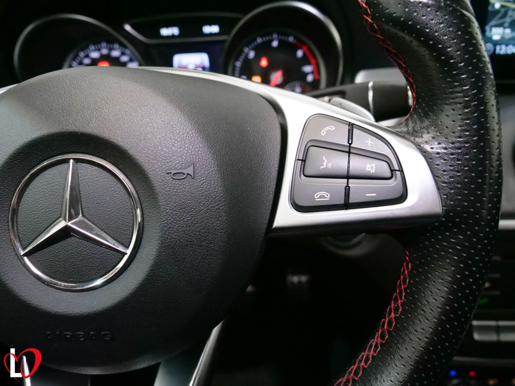 MERCEDES GLA 200 D AUTOMÁTICO AMG 136 de segunda mano