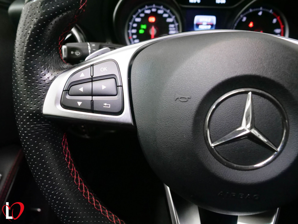 MERCEDES GLA 200 D AUTOMÁTICO AMG 136 de segunda mano