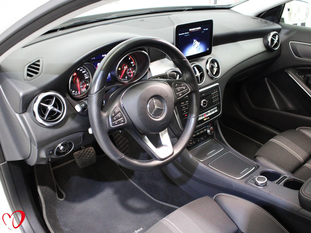 MERCEDES GLA 200 D AUTOMÁTICO URBAN 136 de segunda mano