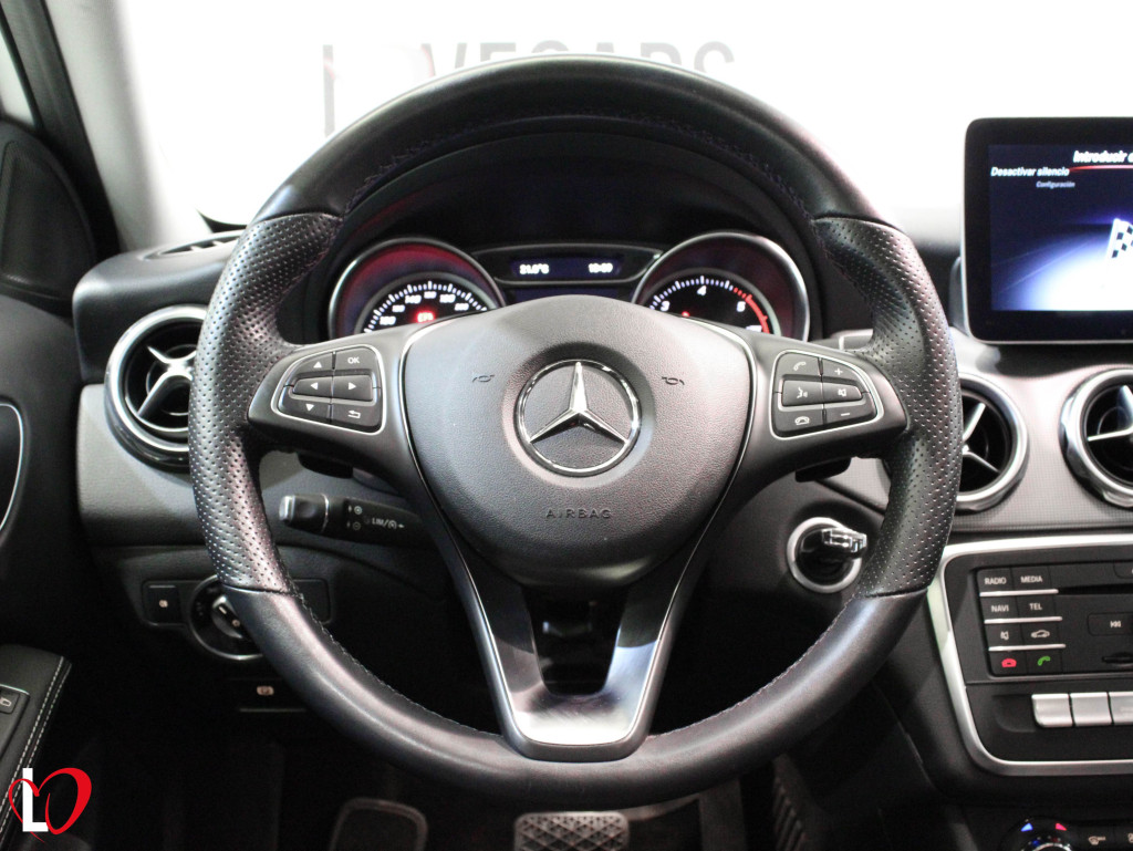 MERCEDES GLA 200 D AUTOMÁTICO URBAN 136 de segunda mano