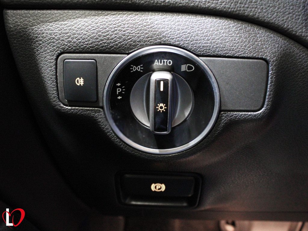 MERCEDES GLA 200 D AUTOMÁTICO URBAN 136 de segunda mano