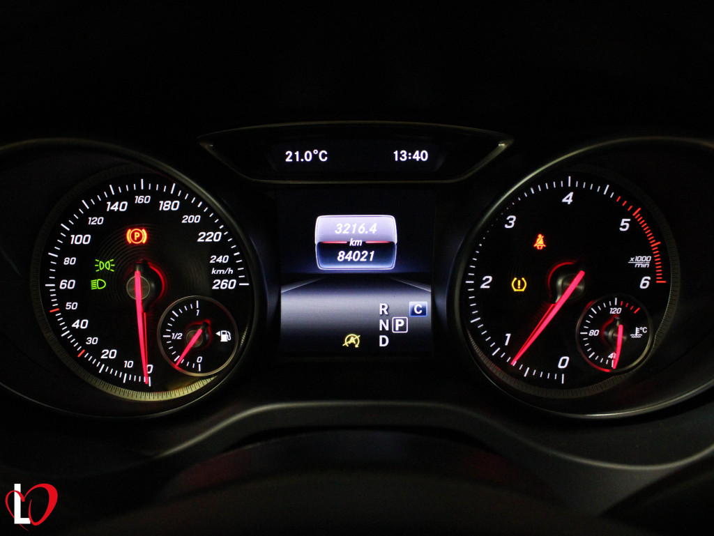 MERCEDES GLA 200 D AUTOMÁTICO URBAN 136 de segunda mano