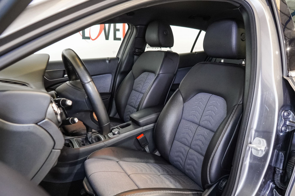 MERCEDES GLA 200 D BUSINESS EDITION 136 de segunda mano