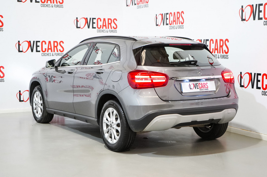 MERCEDES GLA 200 D BUSINESS EDITION 136 de segunda mano