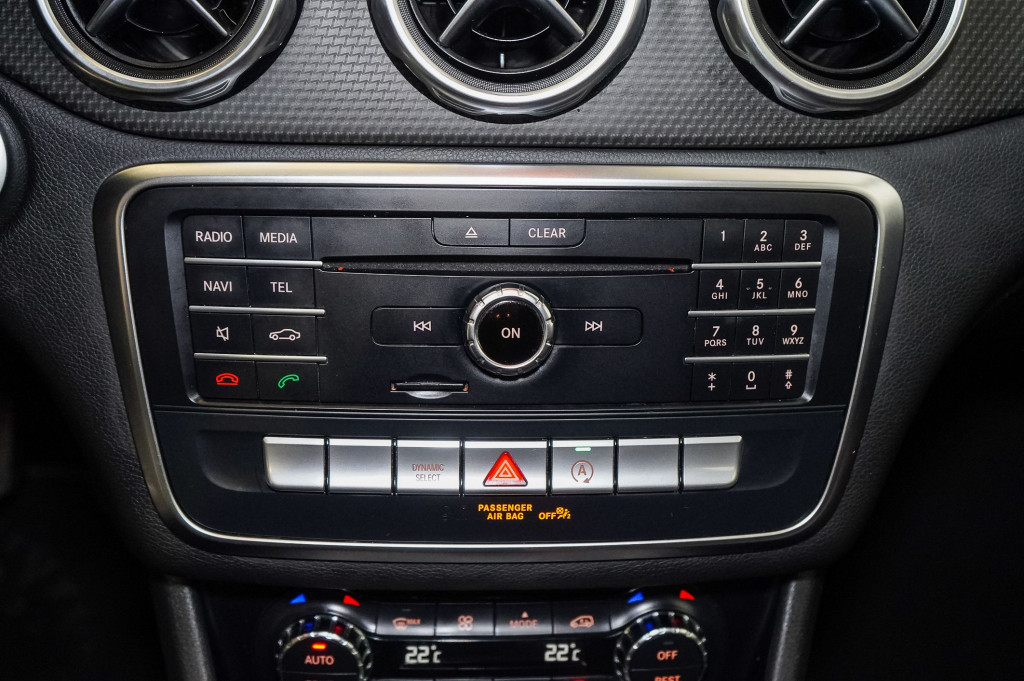 MERCEDES GLA 200 D BUSINESS EDITION 136 de segunda mano