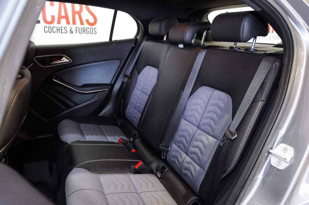 MERCEDES GLA 200 D BUSINESS EDITION 136 de segunda mano