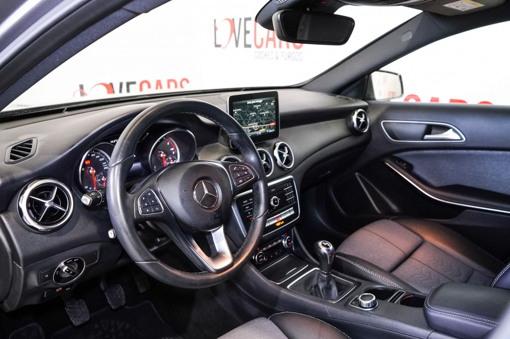 MERCEDES GLA 200 D BUSINESS EDITION 136 de segunda mano
