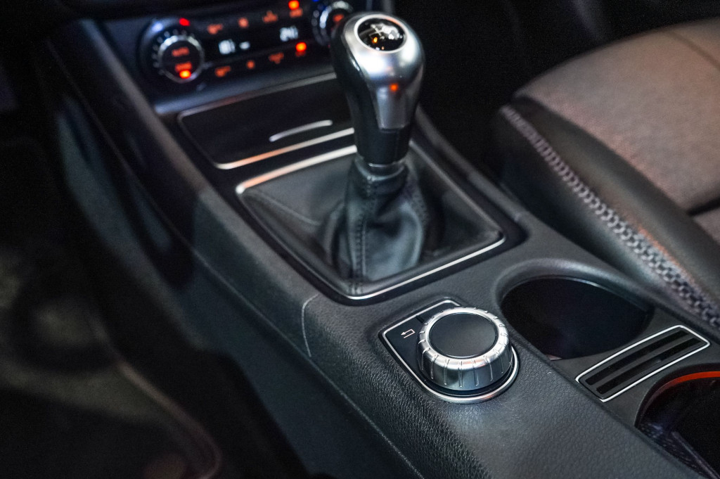 MERCEDES GLA 200 D BUSINESS EDITION 136 de segunda mano
