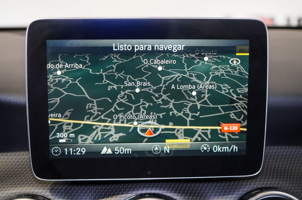 MERCEDES GLA 200 D BUSINESS EDITION 136 de segunda mano