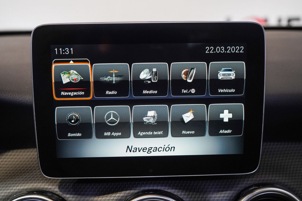 MERCEDES GLA 200 D BUSINESS EDITION 136 de segunda mano