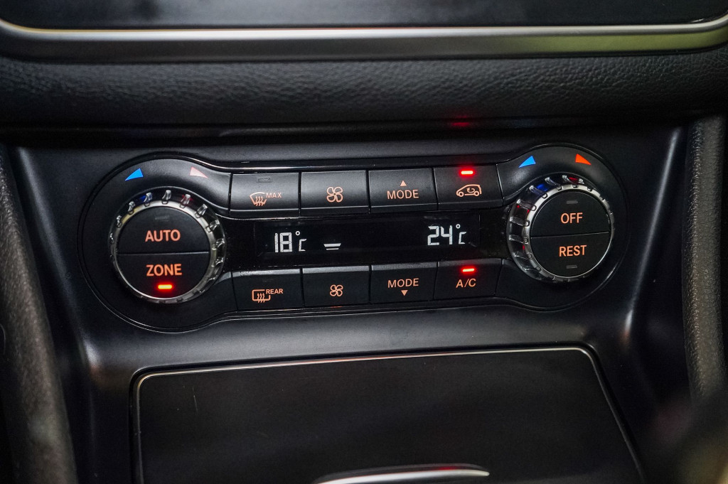 MERCEDES GLA 200 D BUSINESS EDITION 136 de segunda mano
