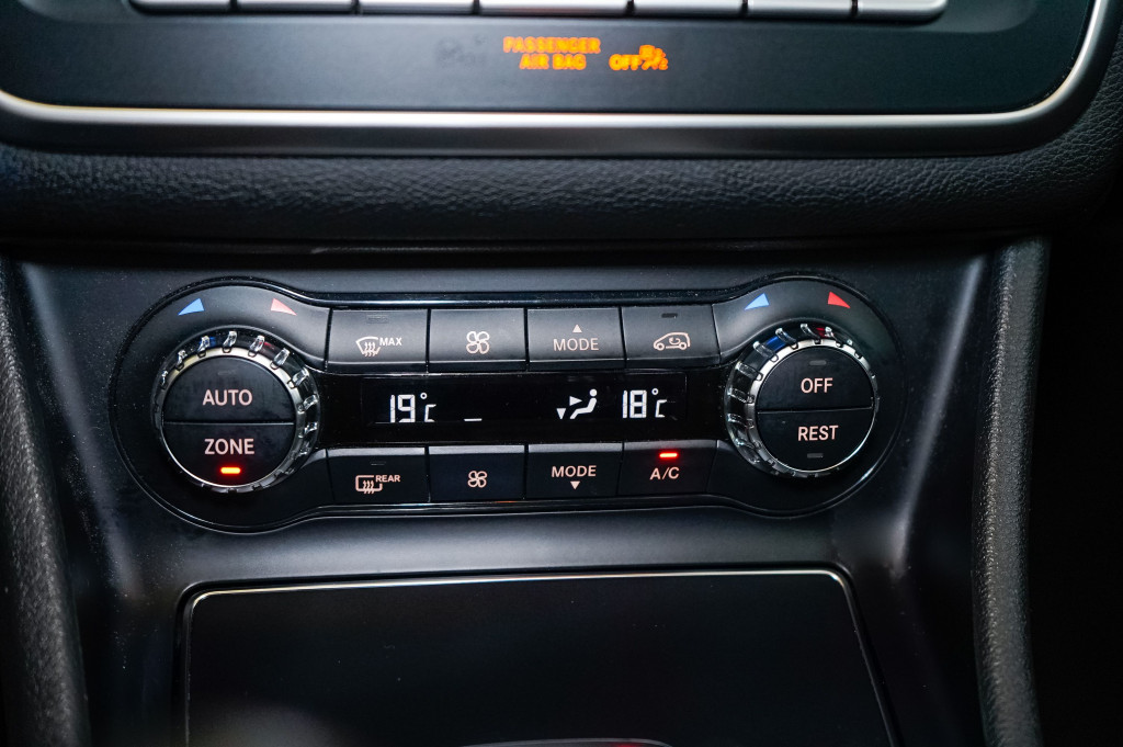 MERCEDES GLA 200 D EXECUTIVE TECHO 136 de segunda mano