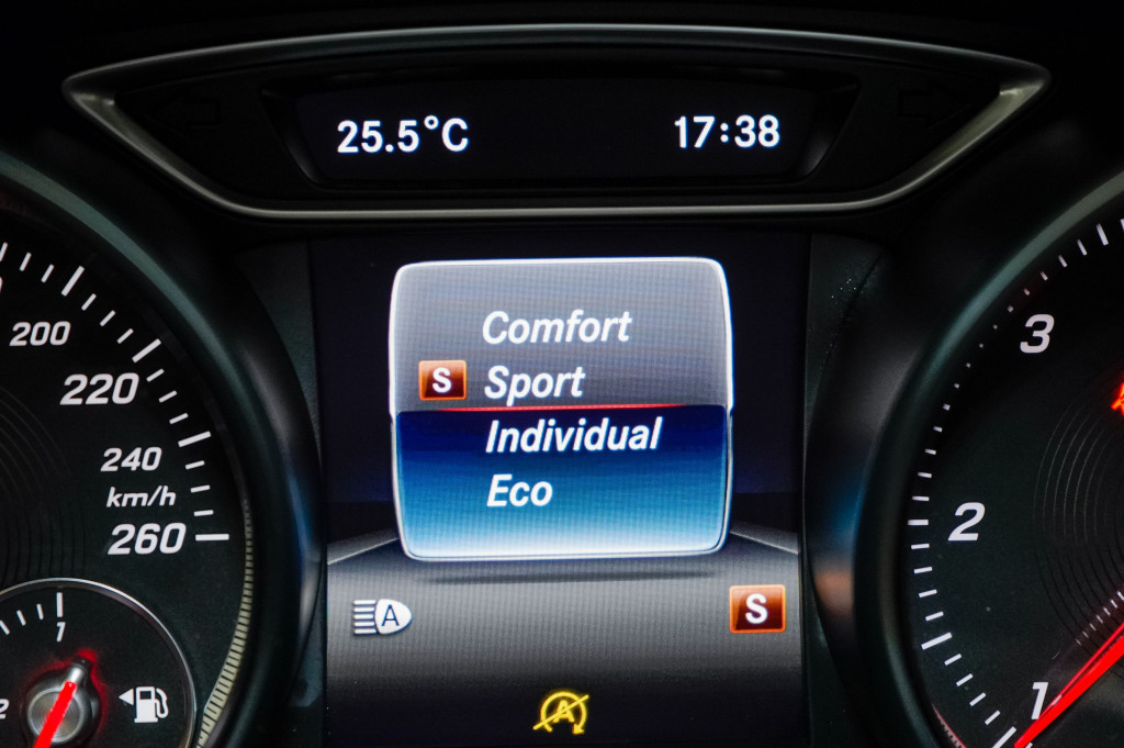 MERCEDES GLA 200 D EXECUTIVE TECHO 136 de segunda mano