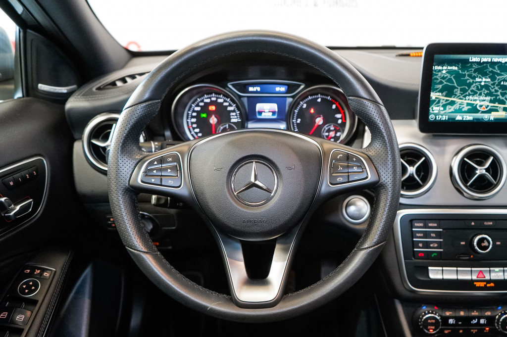 MERCEDES GLA 200 D EXECUTIVE TECHO 136 de segunda mano
