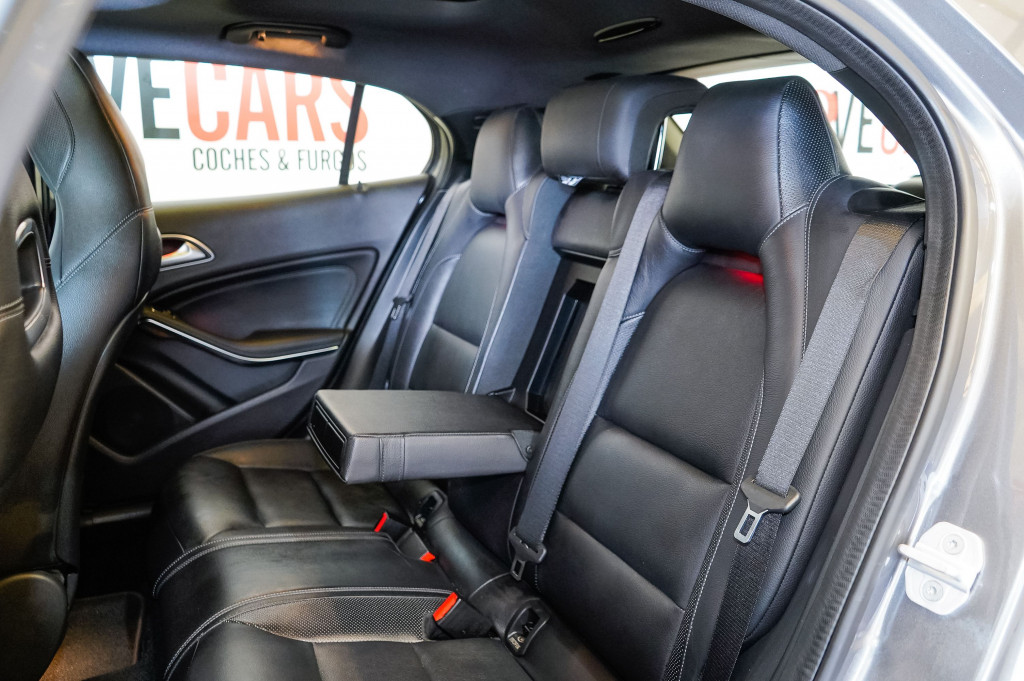 MERCEDES GLA 200 D EXECUTIVE TECHO 136 de segunda mano