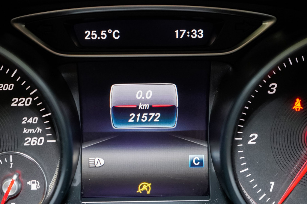 MERCEDES GLA 200 D EXECUTIVE TECHO 136 de segunda mano