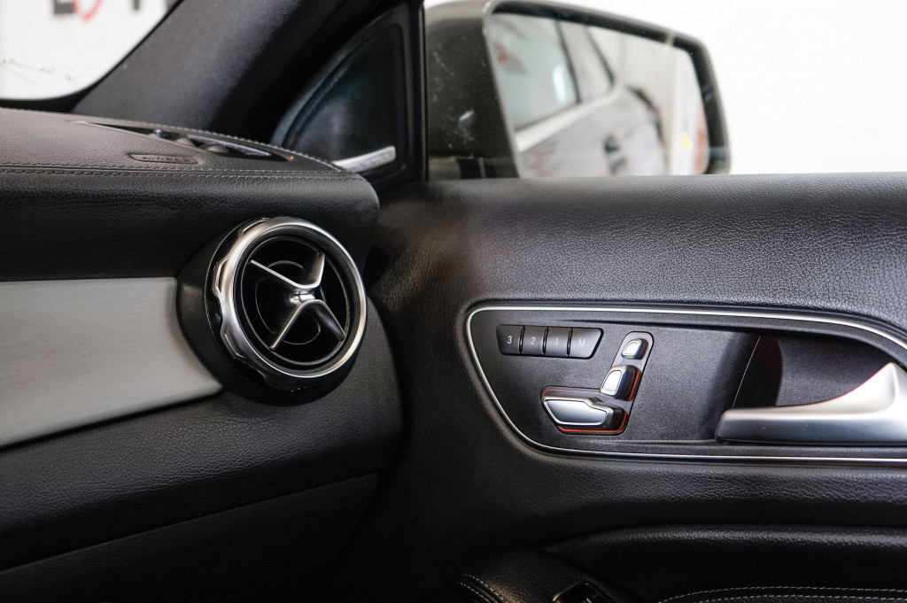 MERCEDES GLA 200 D EXECUTIVE TECHO 136 de segunda mano