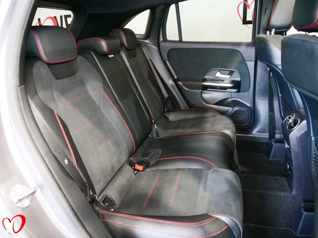 MERCEDES GLA 200 D NUEVO AMG TECHO 150 de segunda mano